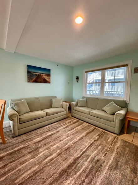 Primary Photo - 18 Ocean Blvd