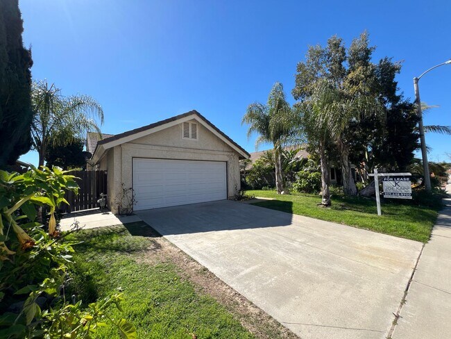 Building Photo - Mission Oaks Single Story!