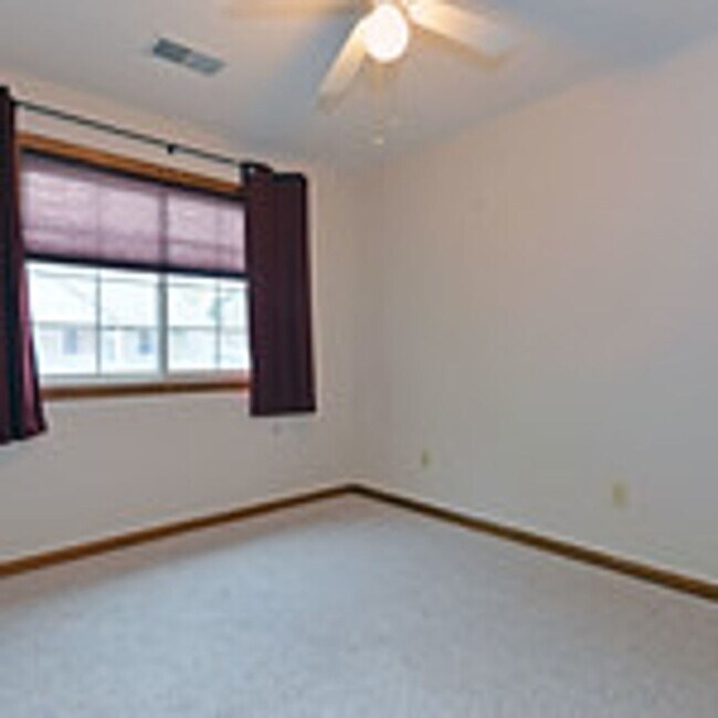 Building Photo - 144 Primrose Ct