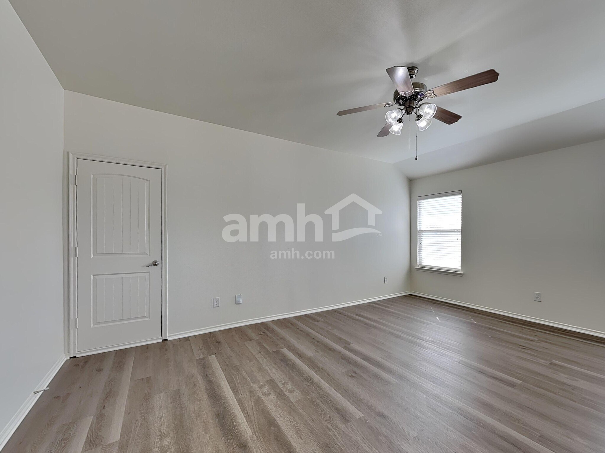 Building Photo - 2026 Wellington Pt