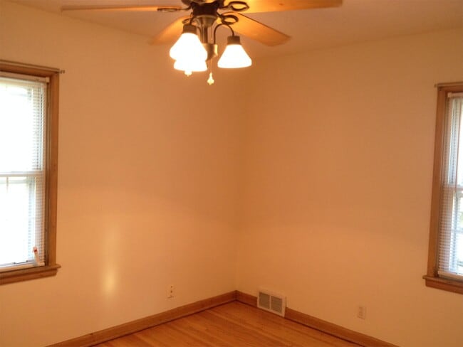 Building Photo - 5620 35th Ave S