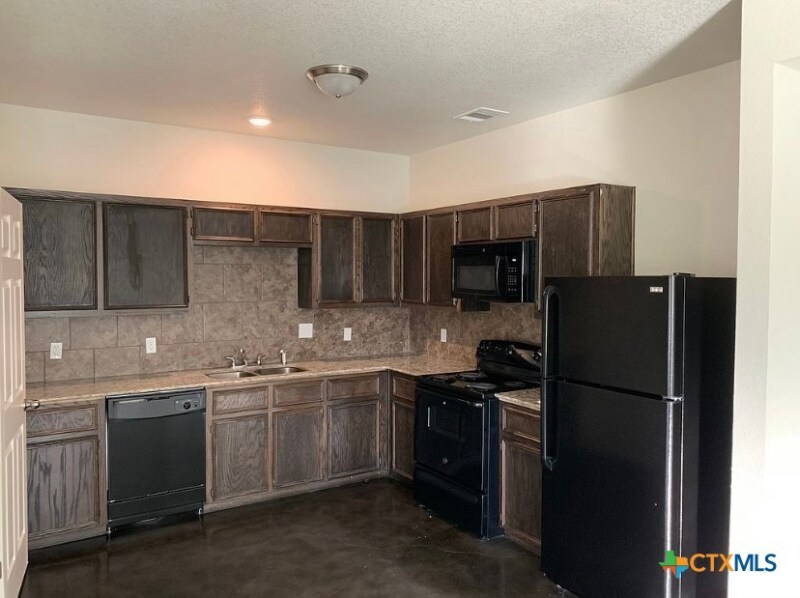 Building Photo - 1600 Van Zanten Dr