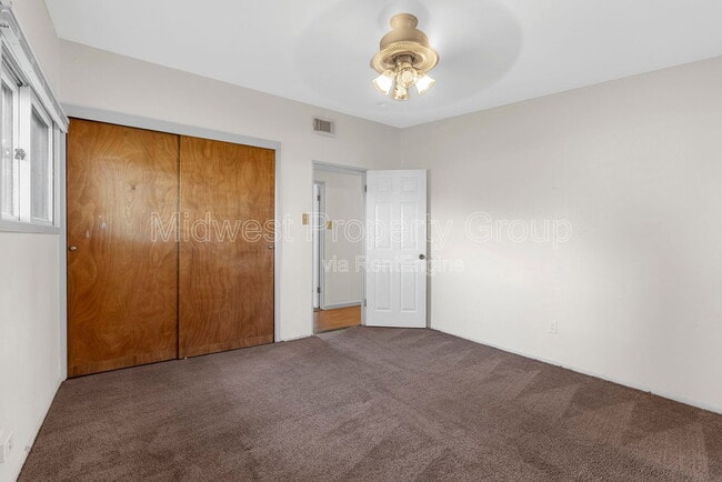 Building Photo - 800 Bobbins Ln