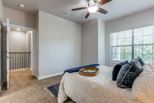 Building Photo - 6160 Eckhert RoadUnit 1005