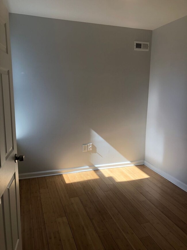 Building Photo - Approved 2 or 3 Bedroom Voucher 1.5 Bathroom