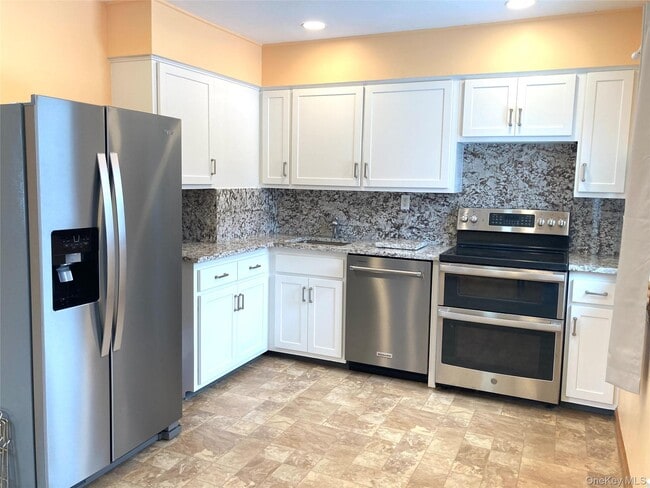 Building Photo - 12 Soundview Ave