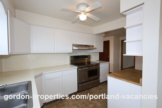 Building Photo - NE 94th Ave - Vintage Montavilla 2 bedroom house