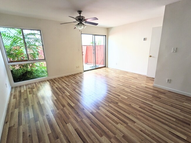 Primary Photo - 241 S Ave 57