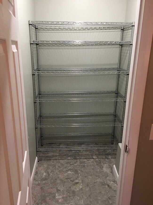 Building Photo - 10 Parkview Ct