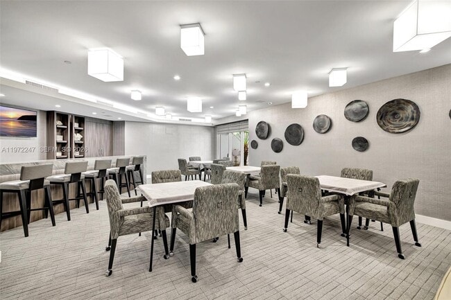 Building Photo - 21200 Point Pl