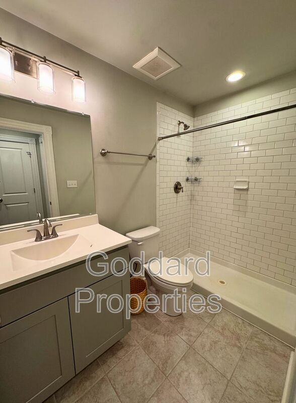 Building Photo - 842 N Patterson Park Ave