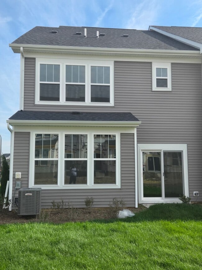 Building Photo - 5931 Hawkweed Dr