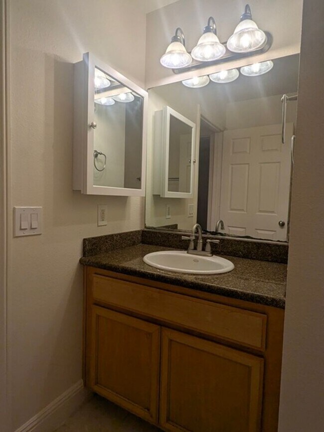 Building Photo - 2 Bedroom-1 Bathroom Single Story Condo; 2nd floor unit in Lakeside