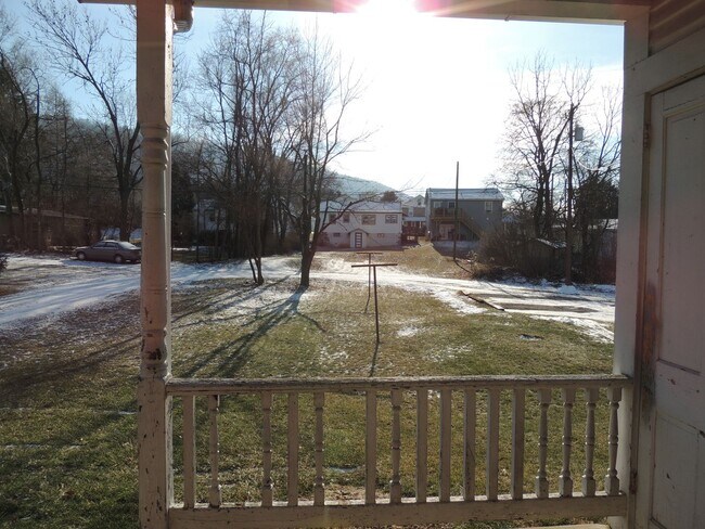 Building Photo - 3 Bedroom Townhouse in Pleasant Gap