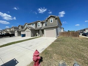 Building Photo - Townhome for rent