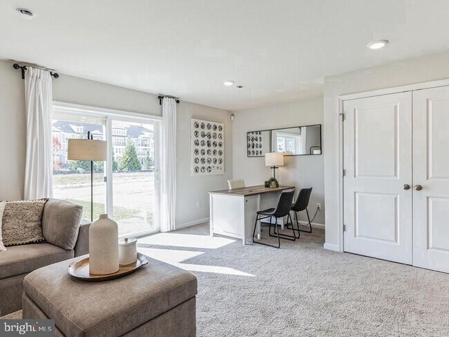 Building Photo - 216 Macoun Way