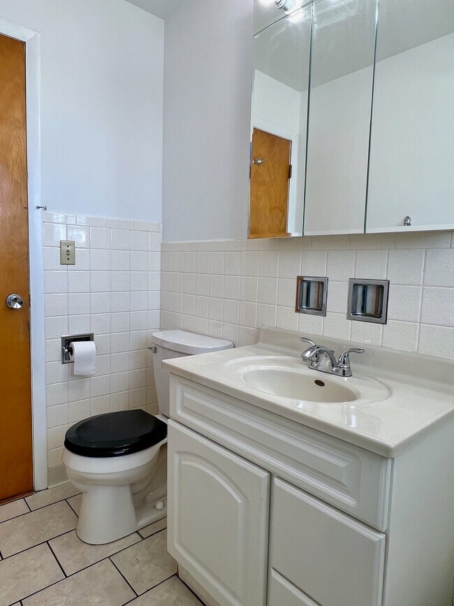 Building Photo - 637 Pasadena Ave