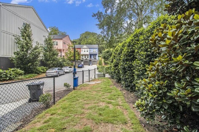 Building Photo - 2016 Bixby Byway Dr SE