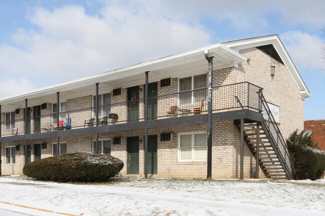 Primary Photo - Carriage House Apartments