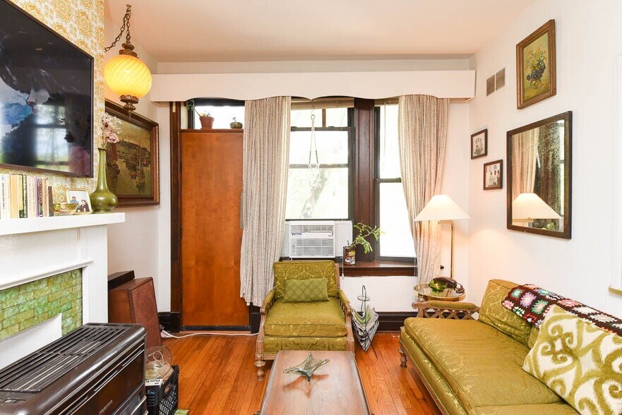 Building Photo - 2819 W Shakespeare Ave