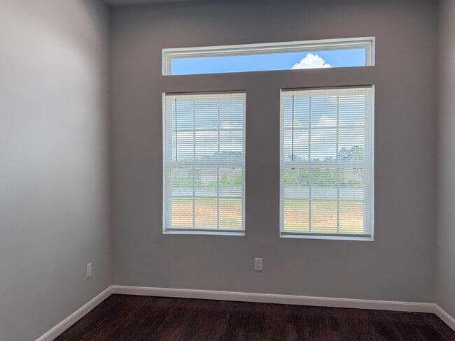 Building Photo - 4939 Ambient Dr