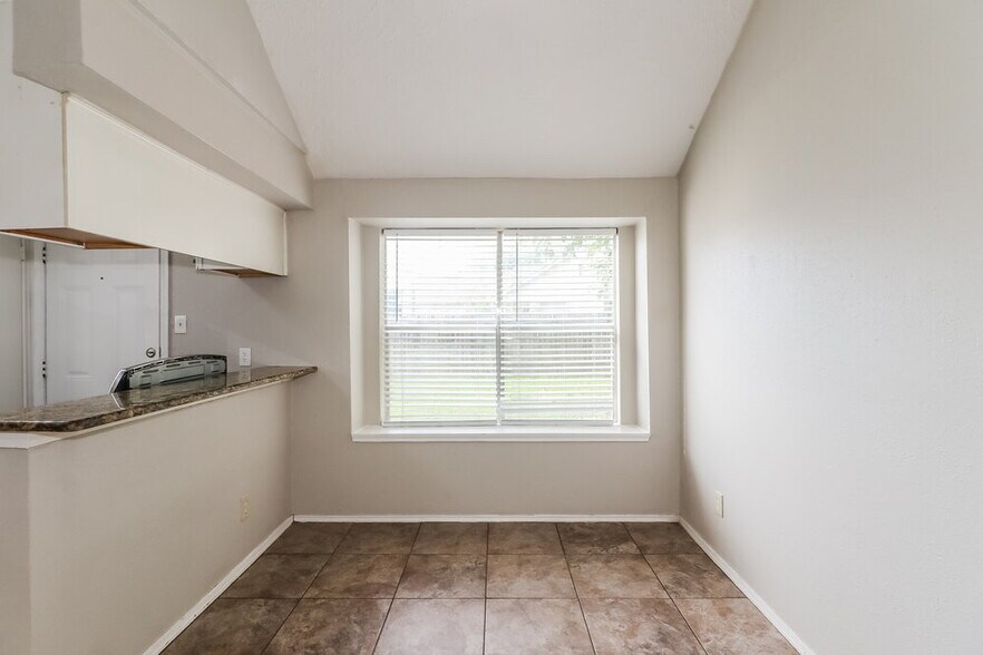 Building Photo - 6042 Beaconridge Dr