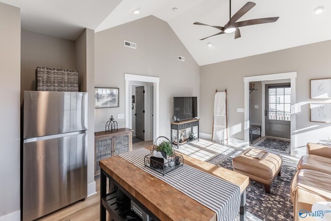 Building Photo - 32 Hillcrest Ave NW