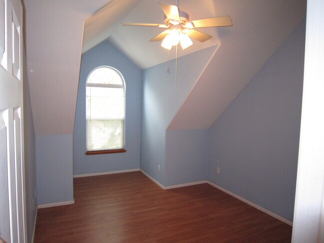 Building Photo - One Bedroom Apartment Above House, Close to Downtown