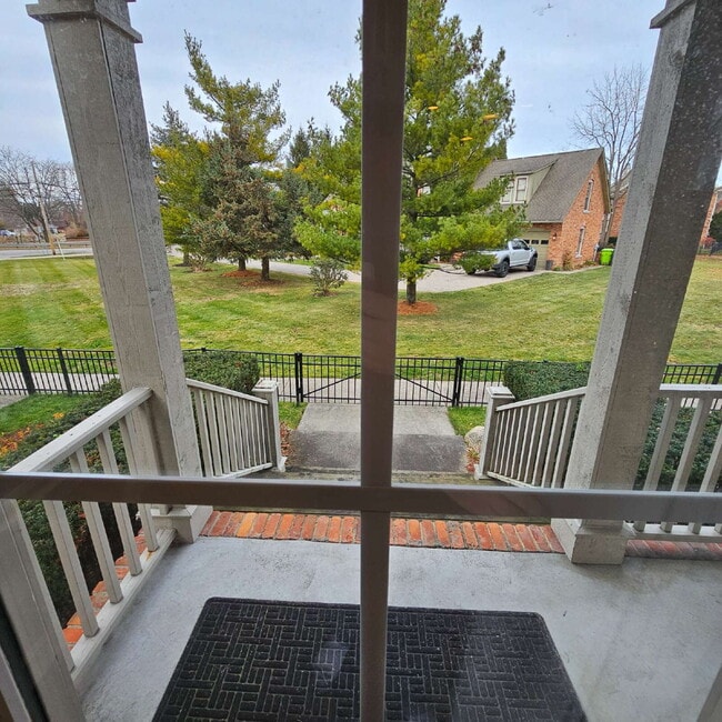 Building Photo - 3 Bedroom, 2.5 Bath Townhome Near Lake St. Clair with Finished Basement, Attached Oversized 2 Car...