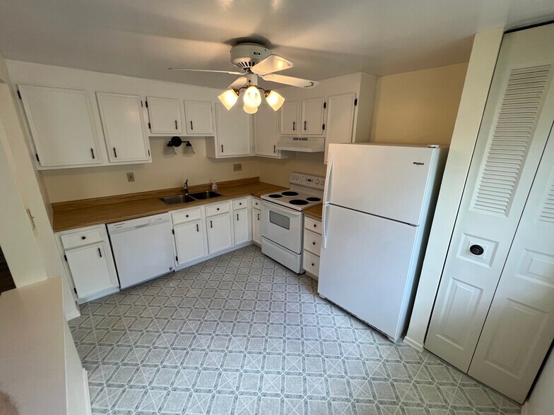 Building Photo - 792 Wheatland Cir