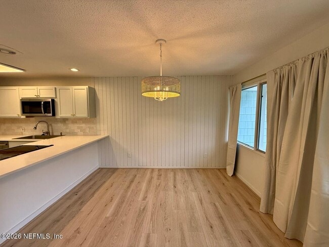 Building Photo - 222 7th St