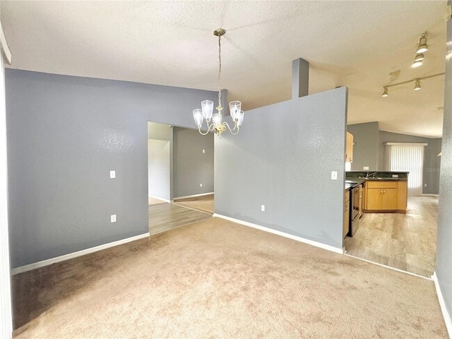 Building Photo - 823 Summer Glen Dr