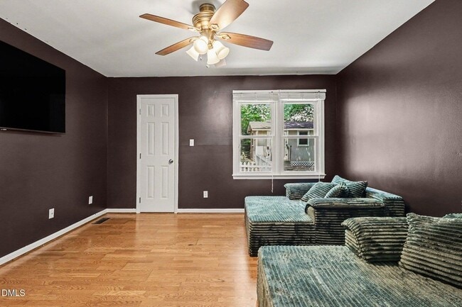 Building Photo - 302 Hutchins Dr