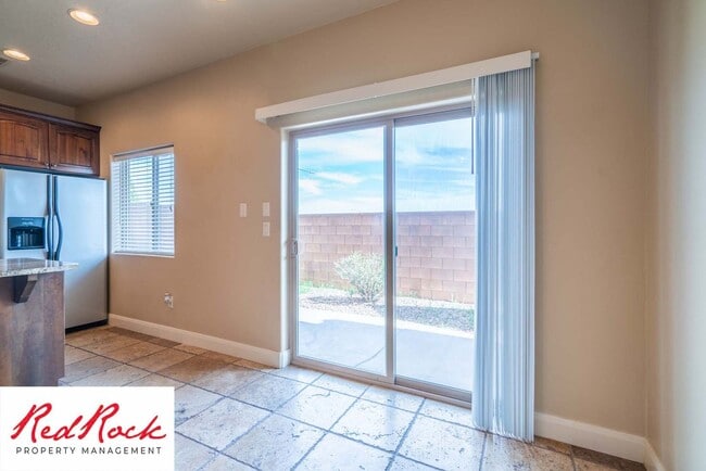 Building Photo - Beautiful Southgate Townhome!