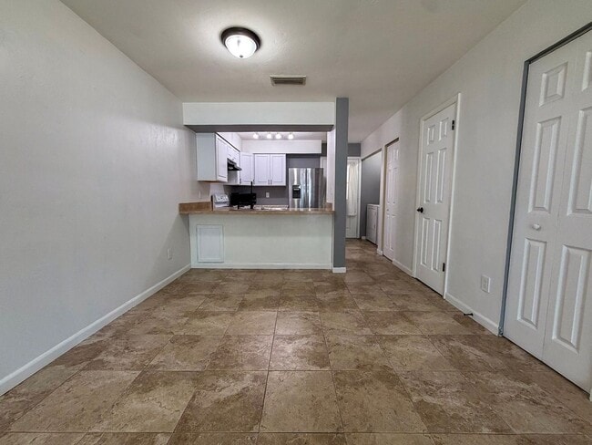 Building Photo - 2BR/1.5BA Townhouse in Mill Run!