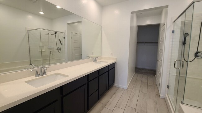 Building Photo - 3 Bedroom 2.5 Bath Townhouse