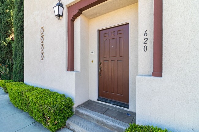 Building Photo - Multi-level Spanish Mission Style 3 Bed 2.5 Bath in Pasadena!