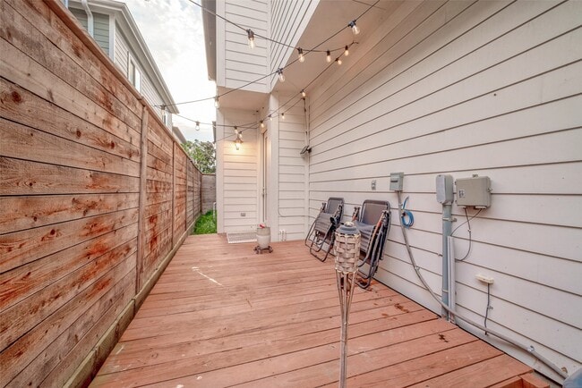 Building Photo - 8911 Knoll Villas St