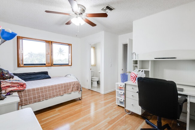 Building Photo - 4245 Landar Dr