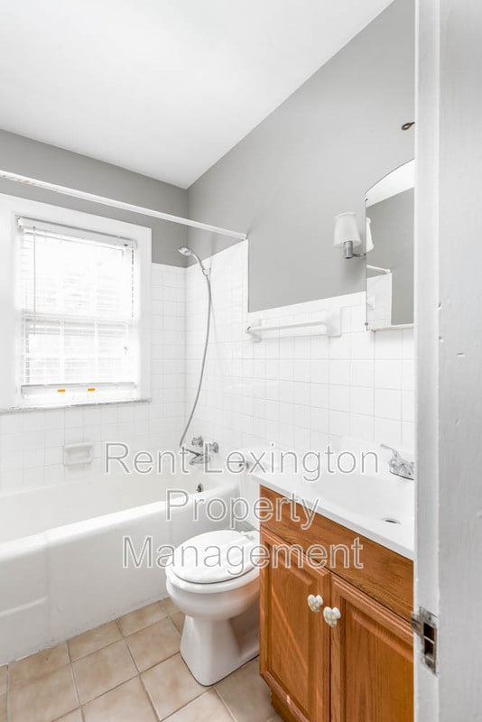 Building Photo - 123 Barberry Ln