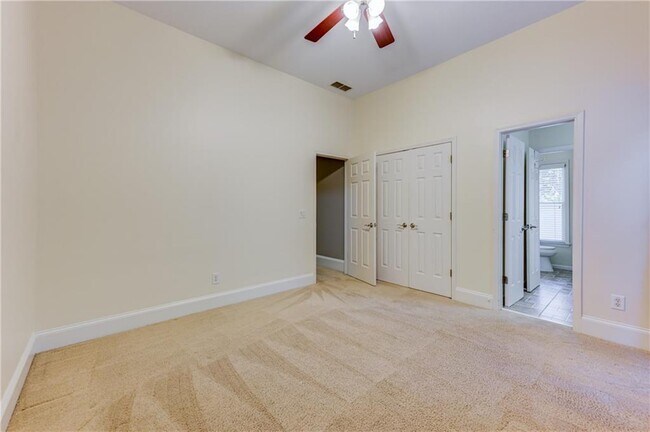 Building Photo - 2745 Lenox Rd NE