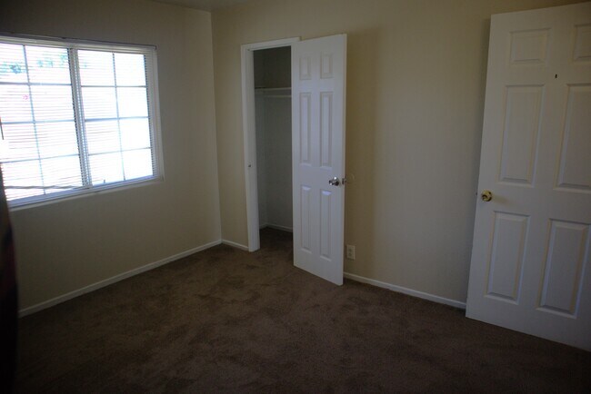 Building Photo - 45515 3rd St E