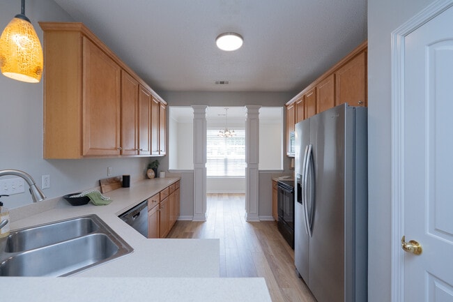 Building Photo - 25 Stratus Ct