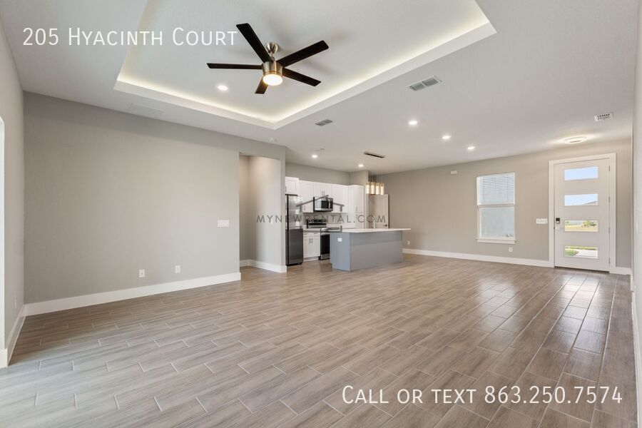 Building Photo - 205 Hyacinth Ct