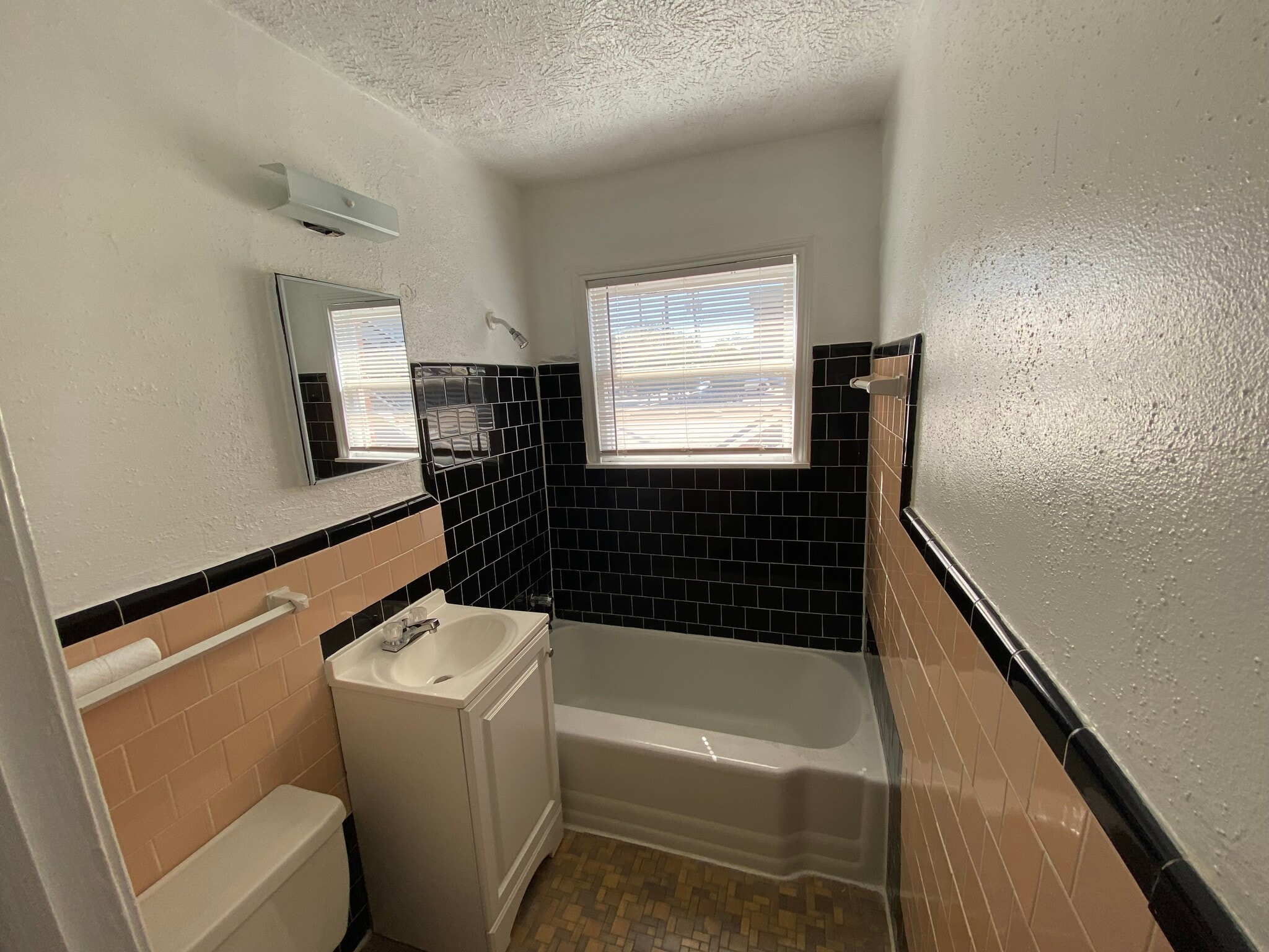 Building Photo - 4420 Roseland St