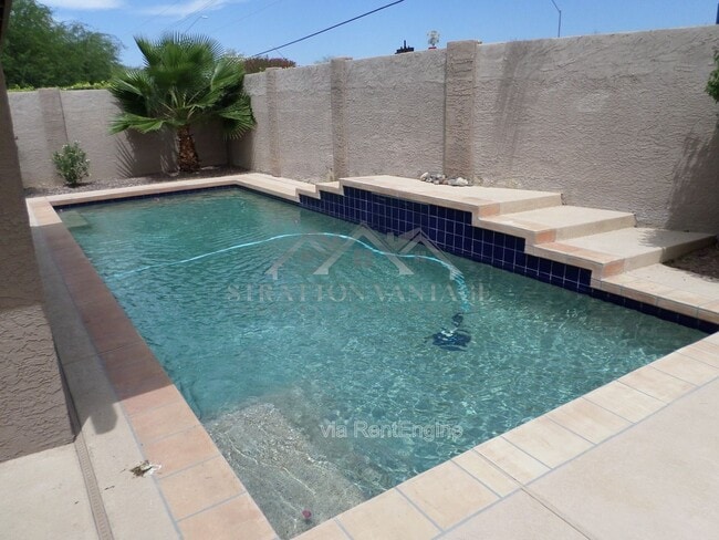 Building Photo - 6602 E Juniper Ave