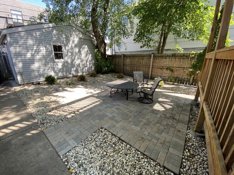 Building Photo - 1460 W Huron St