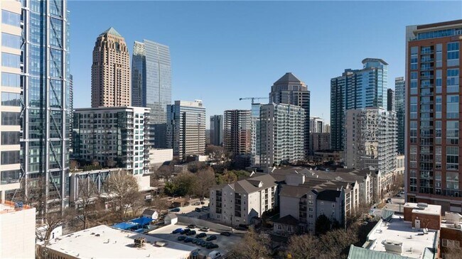 Building Photo - 1074 Peachtree Walk NE