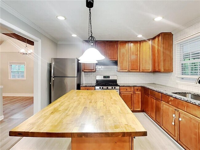 Building Photo - 4790 Matterhorn Dr SW