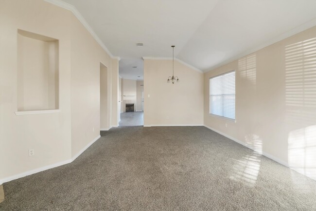 Building Photo - 835 Dracena Ct